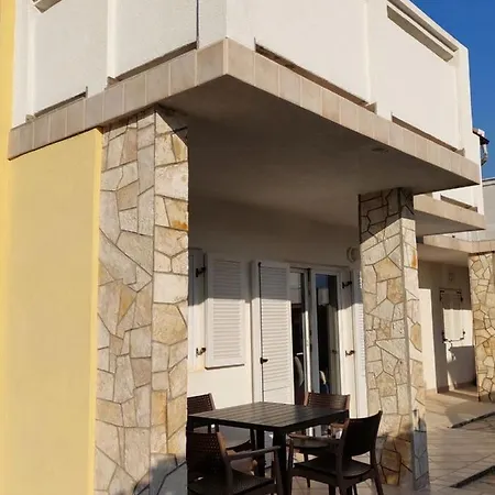 Holiday home Maximus House